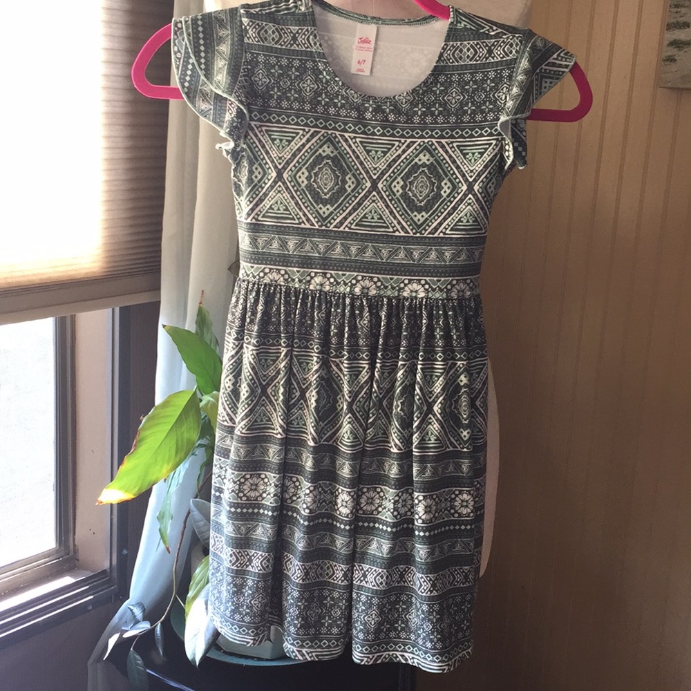 Justice dress size‎ 6/7 green and white short sleeve